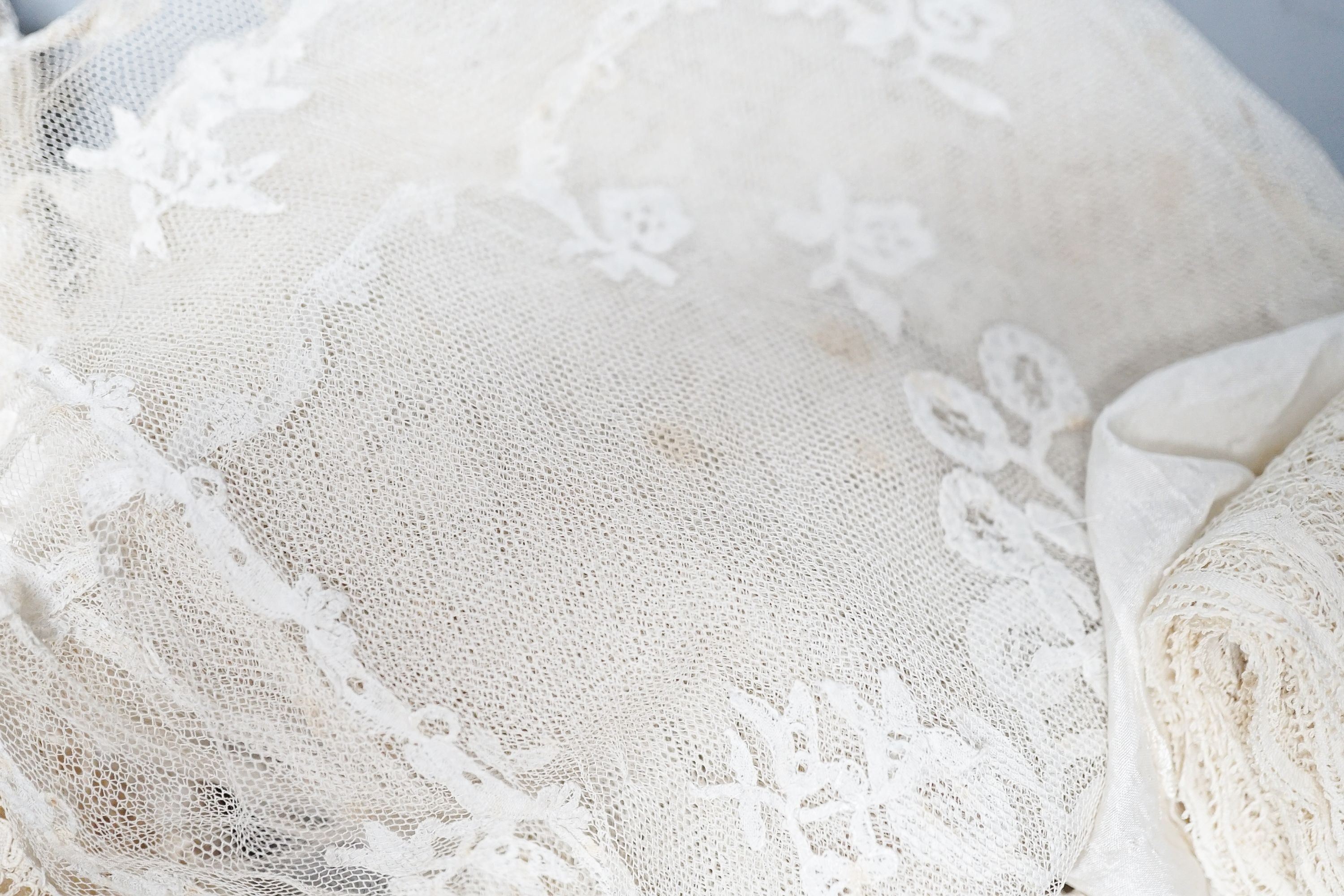 A large tape lace 'Bertha', various hand made laces, lengths of needle run laces, a skirt panel etc.